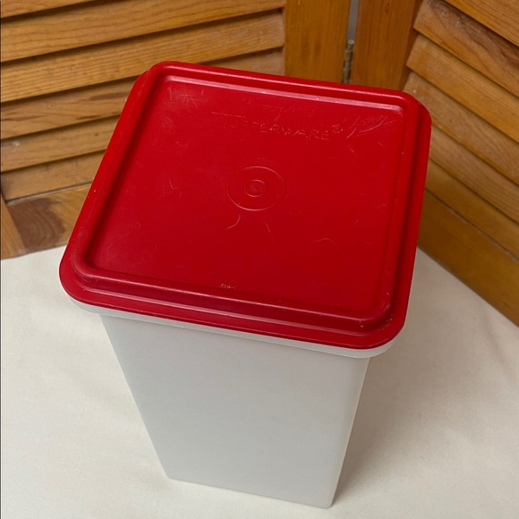 Vintage Tupperware Food Storage Container - Picture 15 of 15